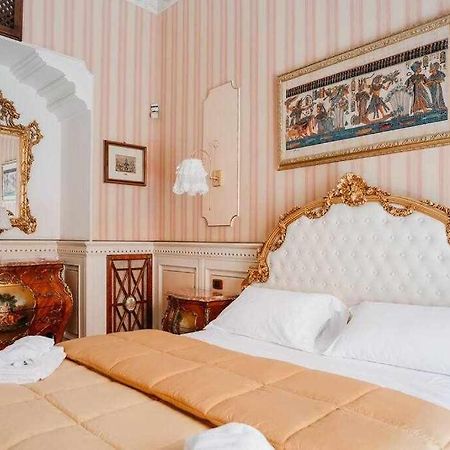 Royal Home Duomo Centro Storico 80 Mt Dal Duomo Naples Exterior photo