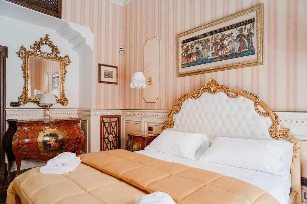Royal Home Duomo Centro Storico 80 Mt Dal Duomo Naples Exterior photo
