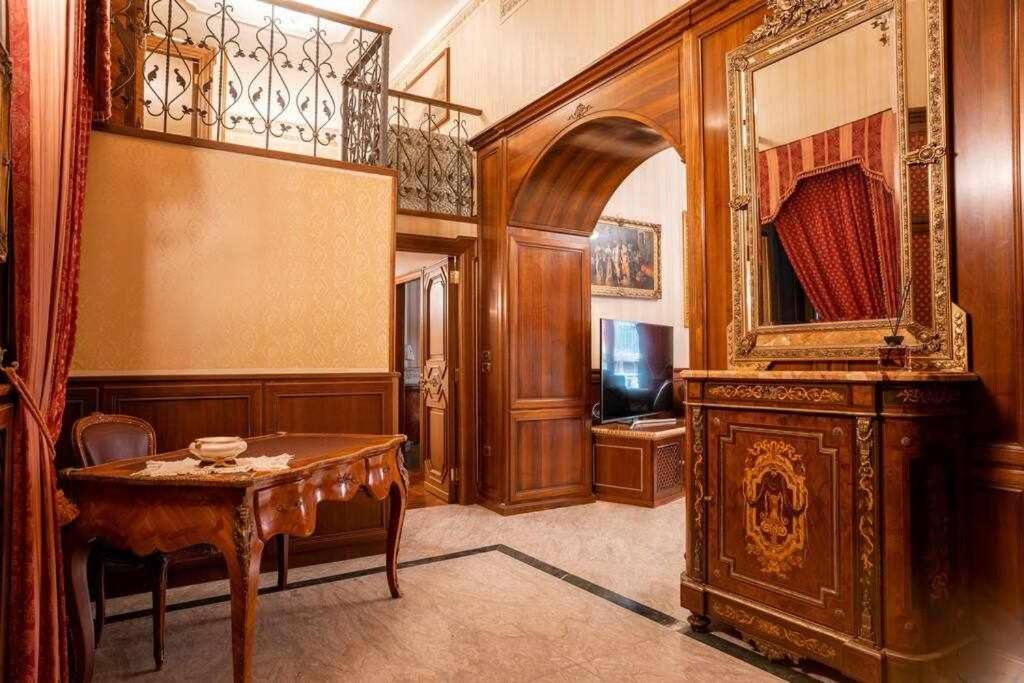 Royal Home Duomo Centro Storico 80 Mt Dal Duomo Naples Exterior photo