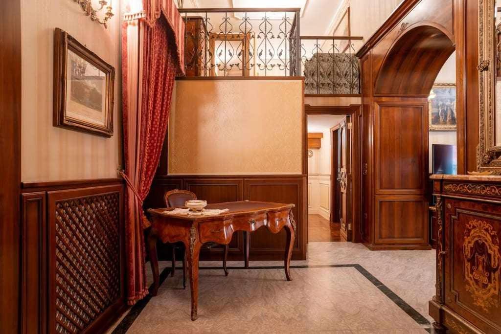 Royal Home Duomo Centro Storico 80 Mt Dal Duomo Naples Exterior photo